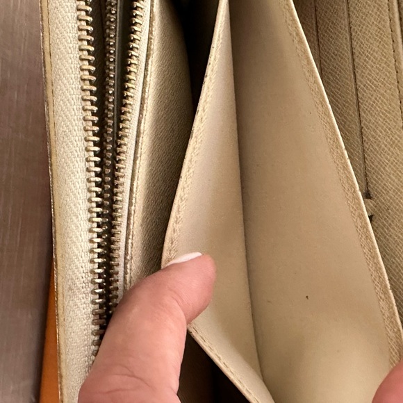 Louis Vuitton Damier Azur Zippy Wallet - Picture 4 of 15